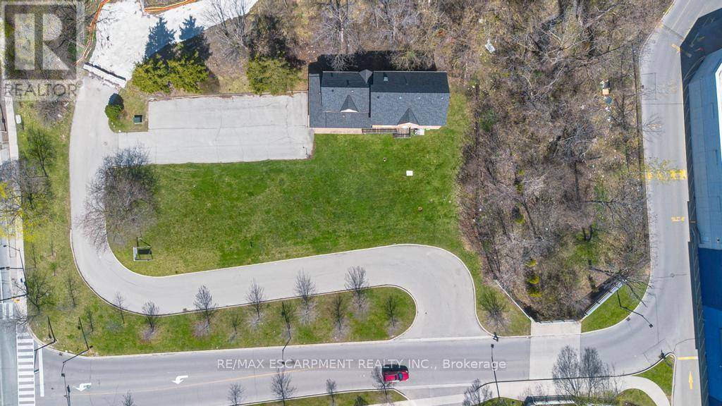 Burlington (brant), ON L7R2J6,923 BRANT ST #2