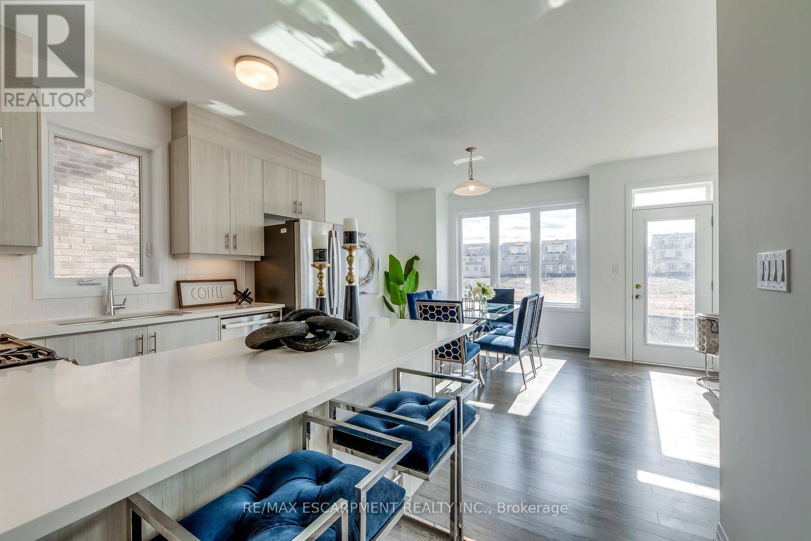 Oakville (go Glenorchy), ON L6M4K1,3262 CRYSTAL DRIVE
