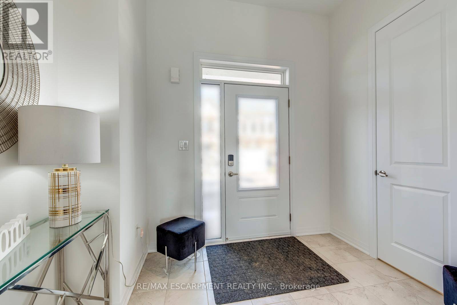 Oakville (go Glenorchy), ON L6M4K1,3262 CRYSTAL DRIVE