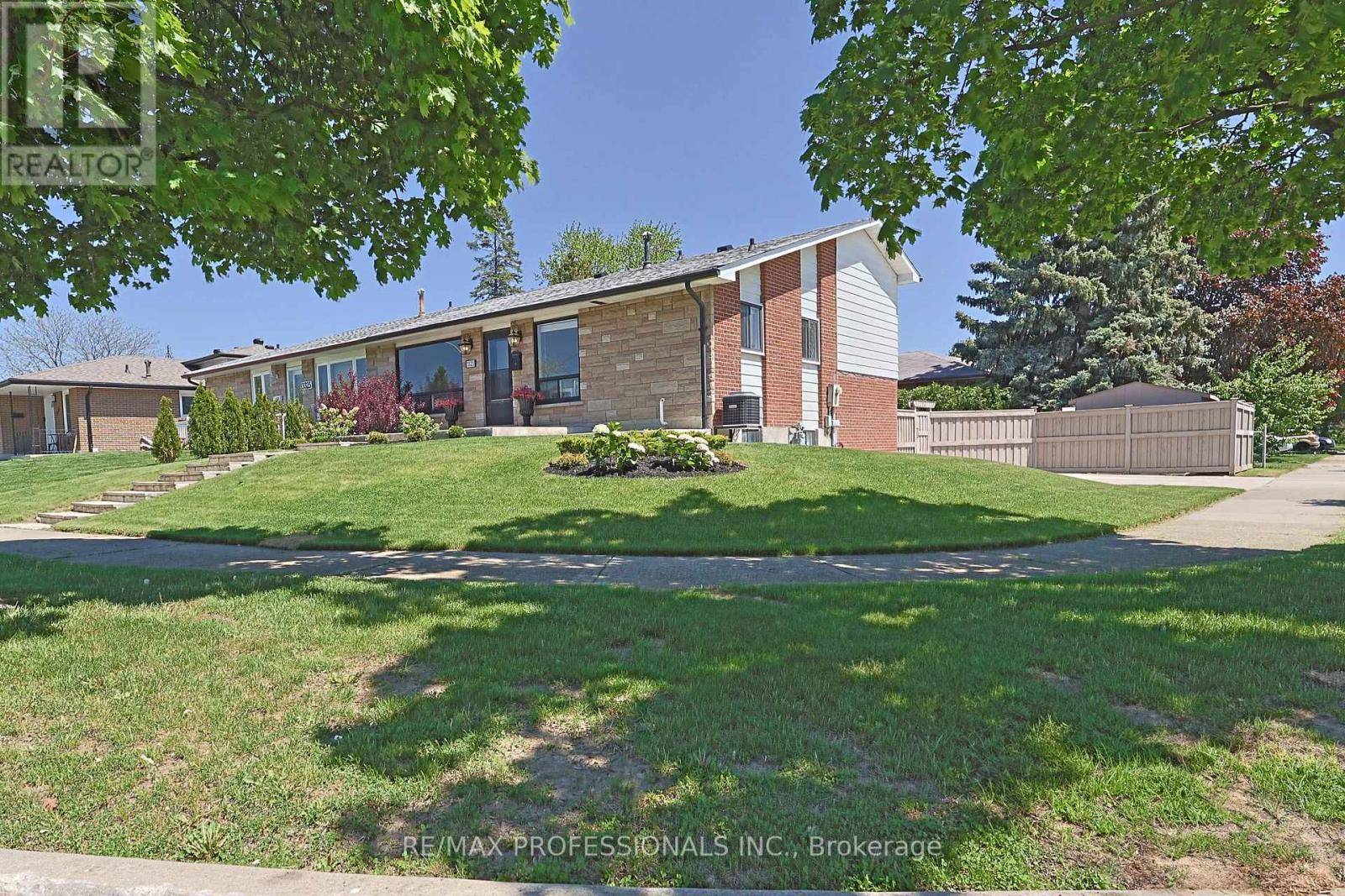 Mississauga (applewood), ON L4Y2K5,3323 HOMARK DRIVE