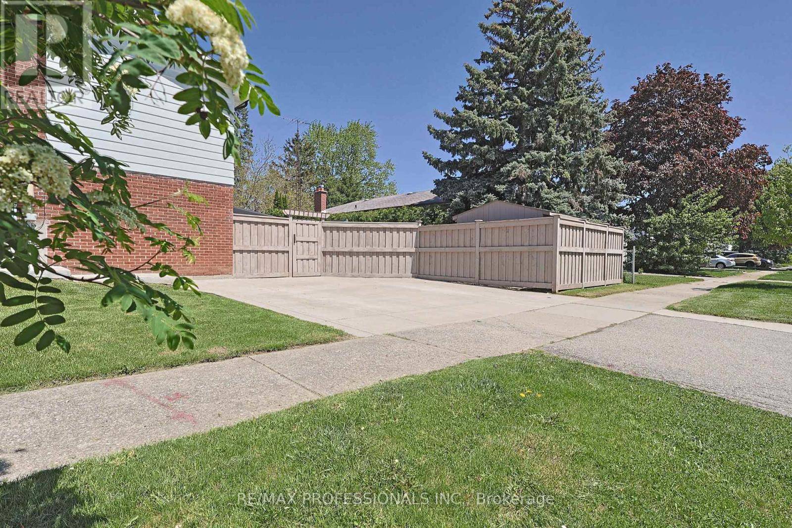 Mississauga (applewood), ON L4Y2K5,3323 HOMARK DRIVE
