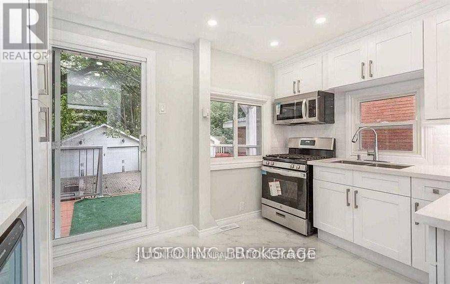 Toronto (junction Area), ON M6N1X5,23 MCCORMACK STREET