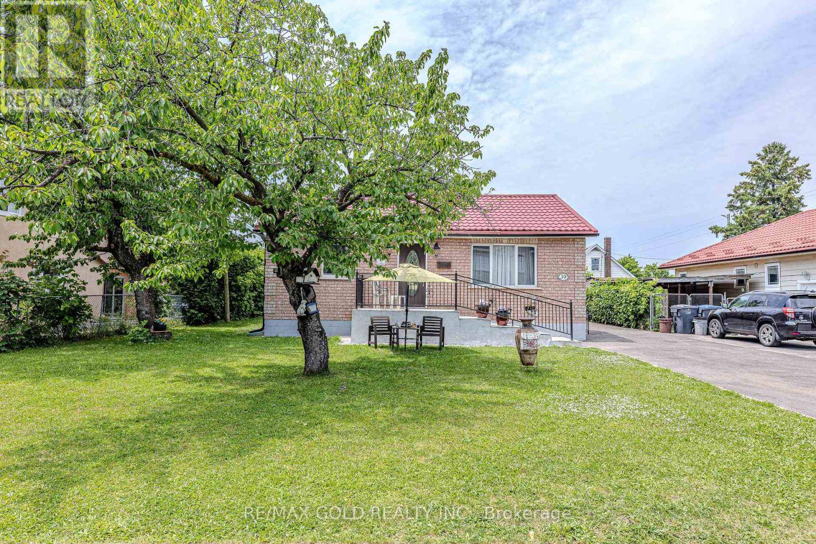 Mississauga (malton), ON L4T1J6,39 HARROW STREET