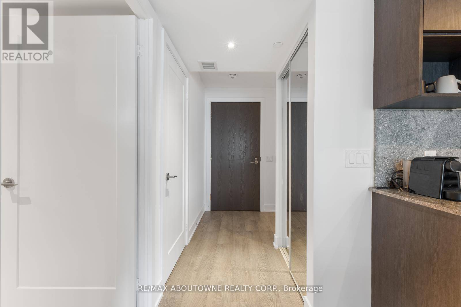 Toronto (islington-city Centre West), ON M9A0C9,7 Mabelle AVE #801