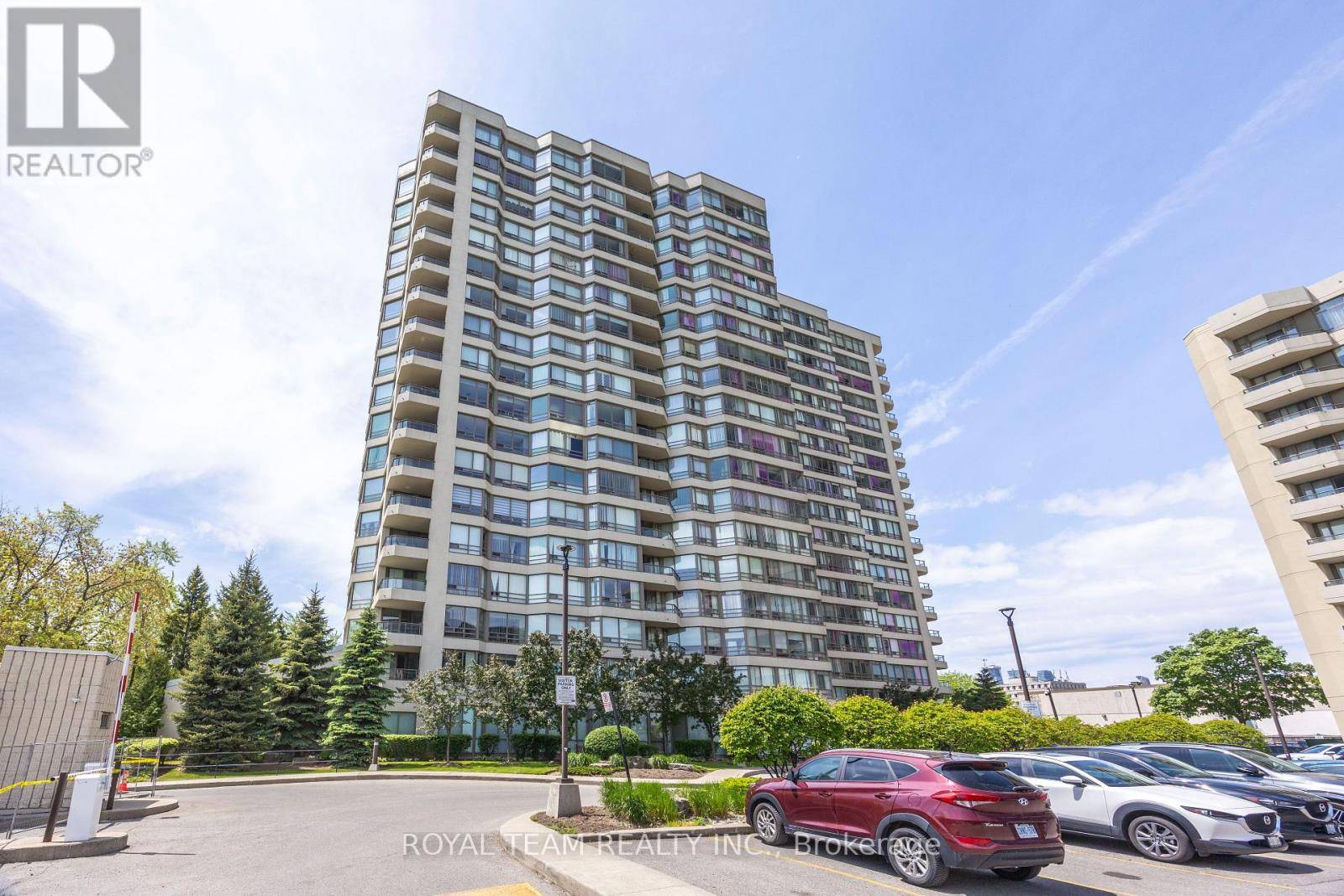 Mississauga (cooksville), ON L5A4G5,75 King ST East #1403
