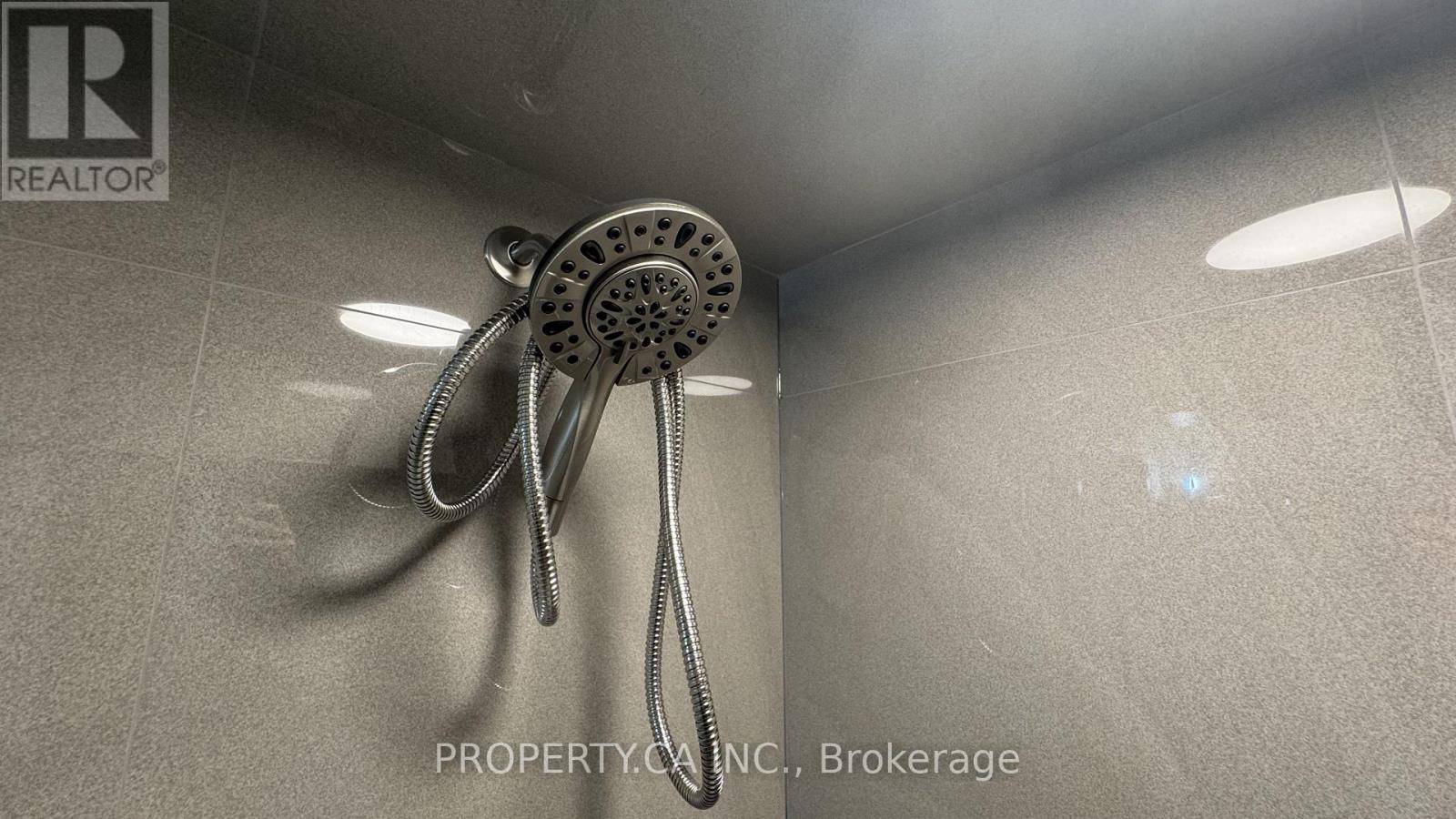Toronto (thistletown-beaumonde Heights), ON M9V2Z2,60 Lightwood DR #Lower 1