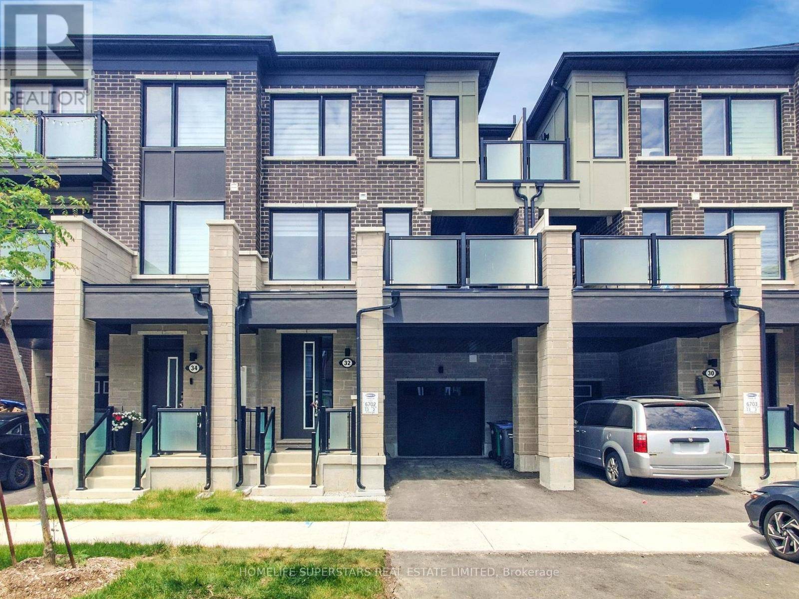 Brampton (brampton North), ON L7A5K6,32 MELMAR STREET