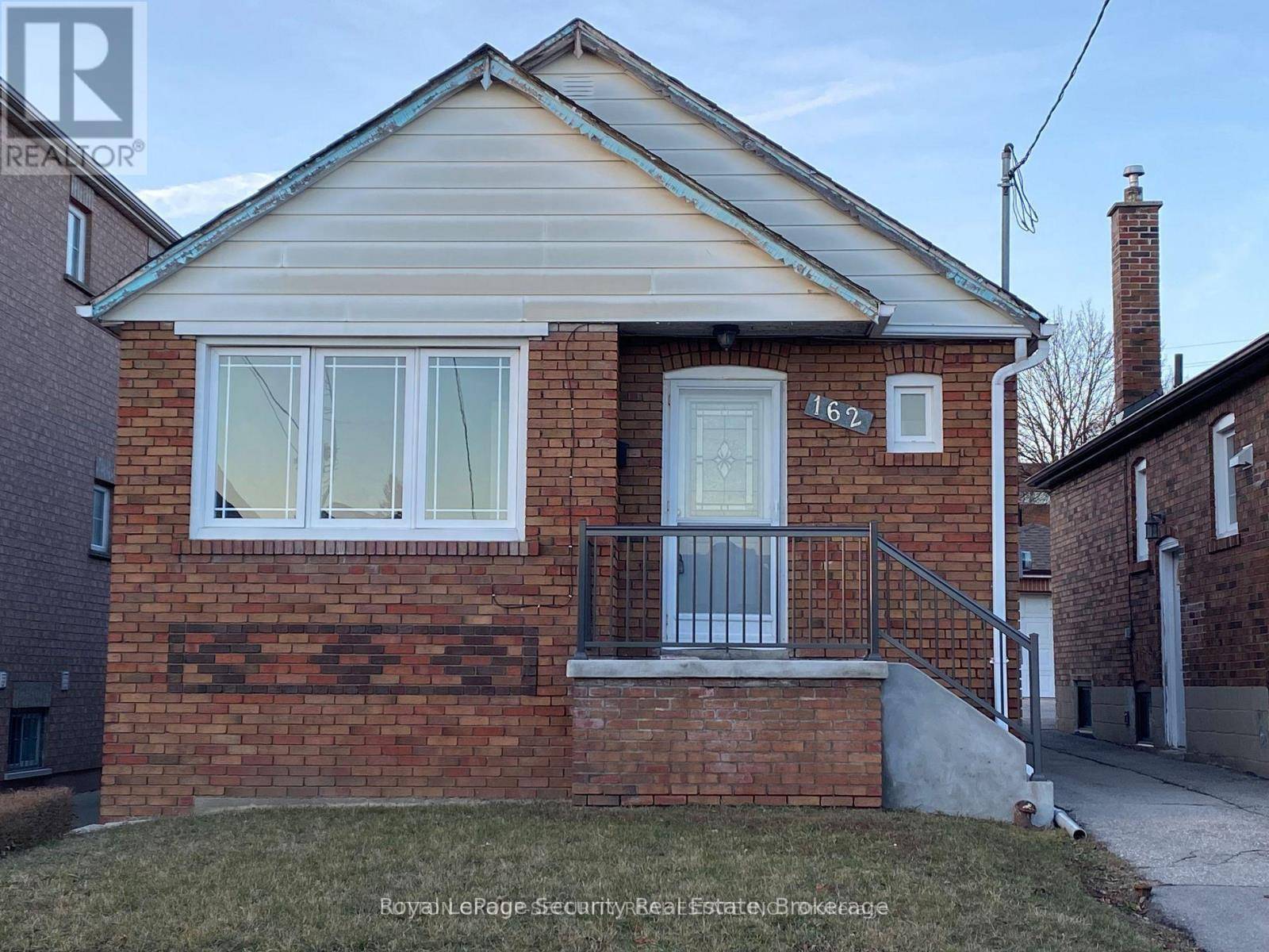 Toronto (keelesdale-eglinton West), ON M6M1K4,162 Donald AVE #Main Fl