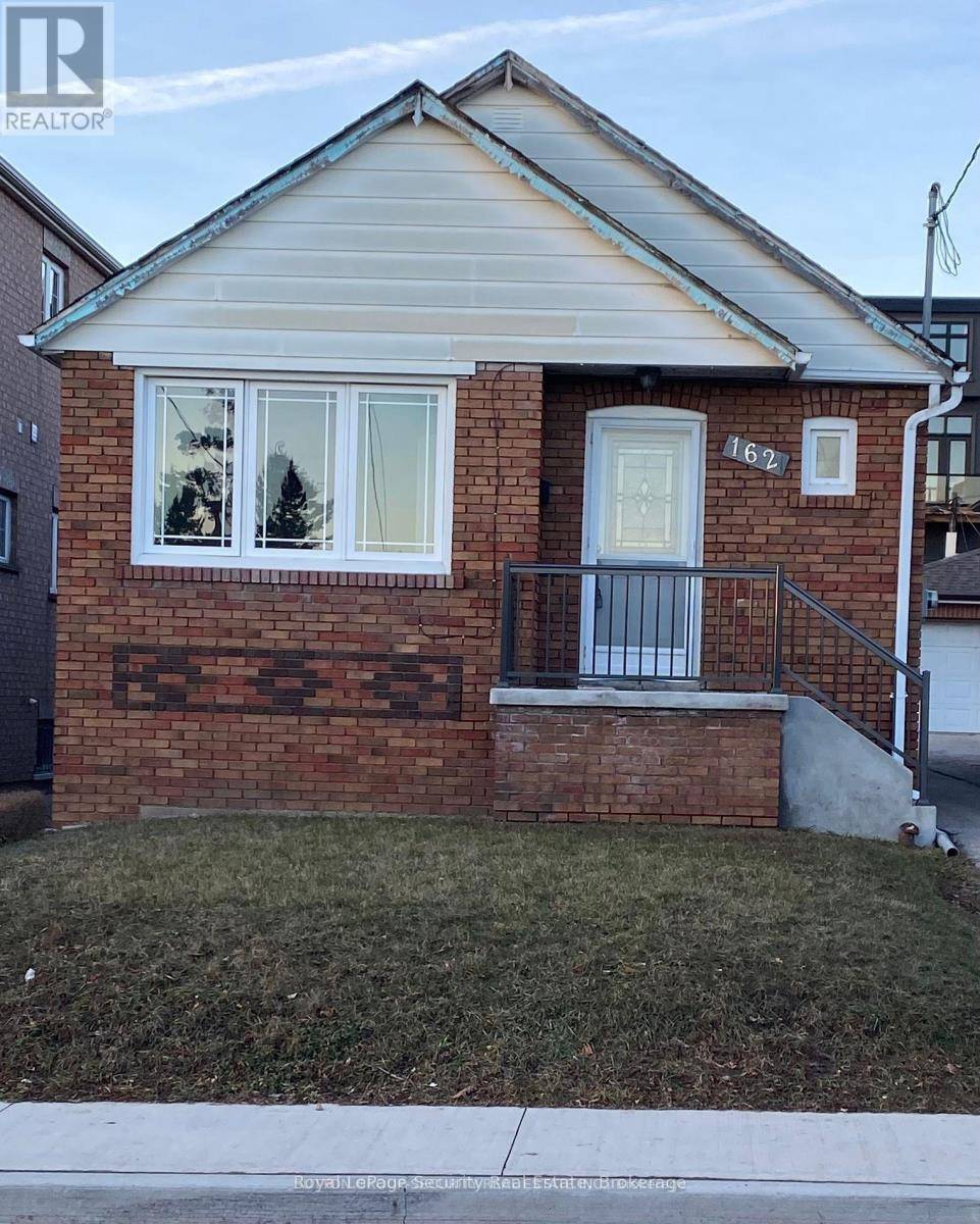 Toronto (keelesdale-eglinton West), ON M6M1K4,162 Donald AVE #Main Fl