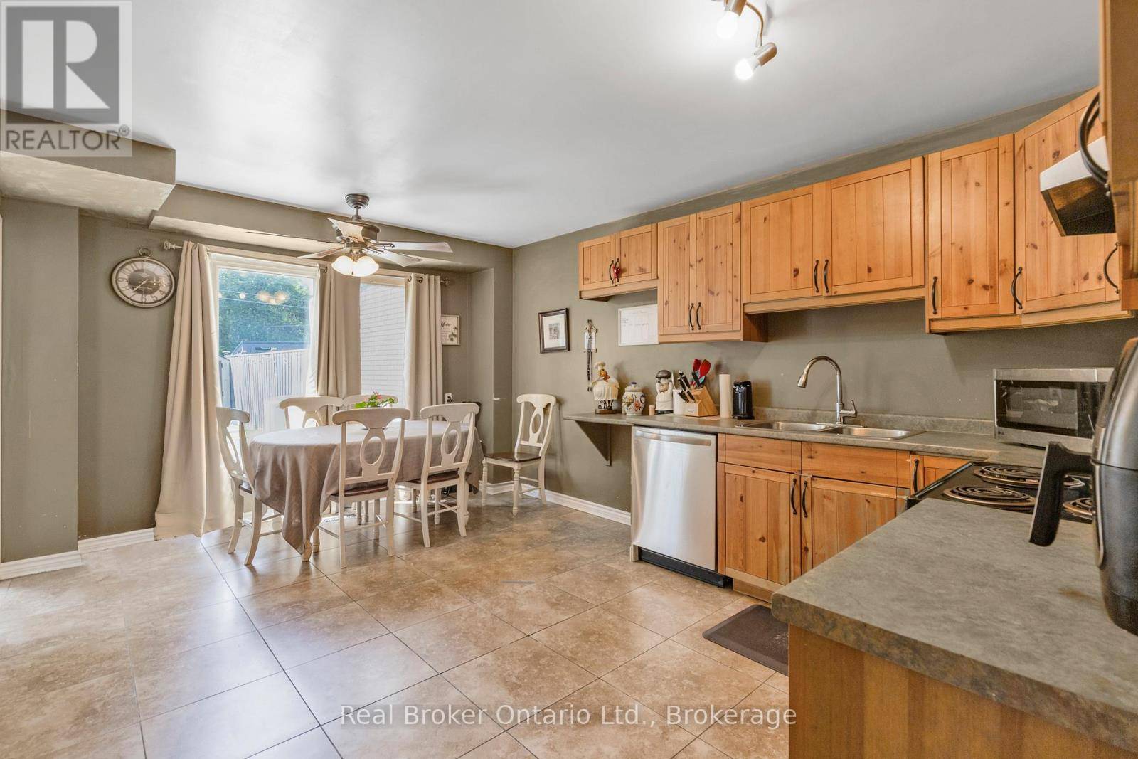 Burlington (mountainside), ON L7P2A5,2111 Meadowbrook RD #k