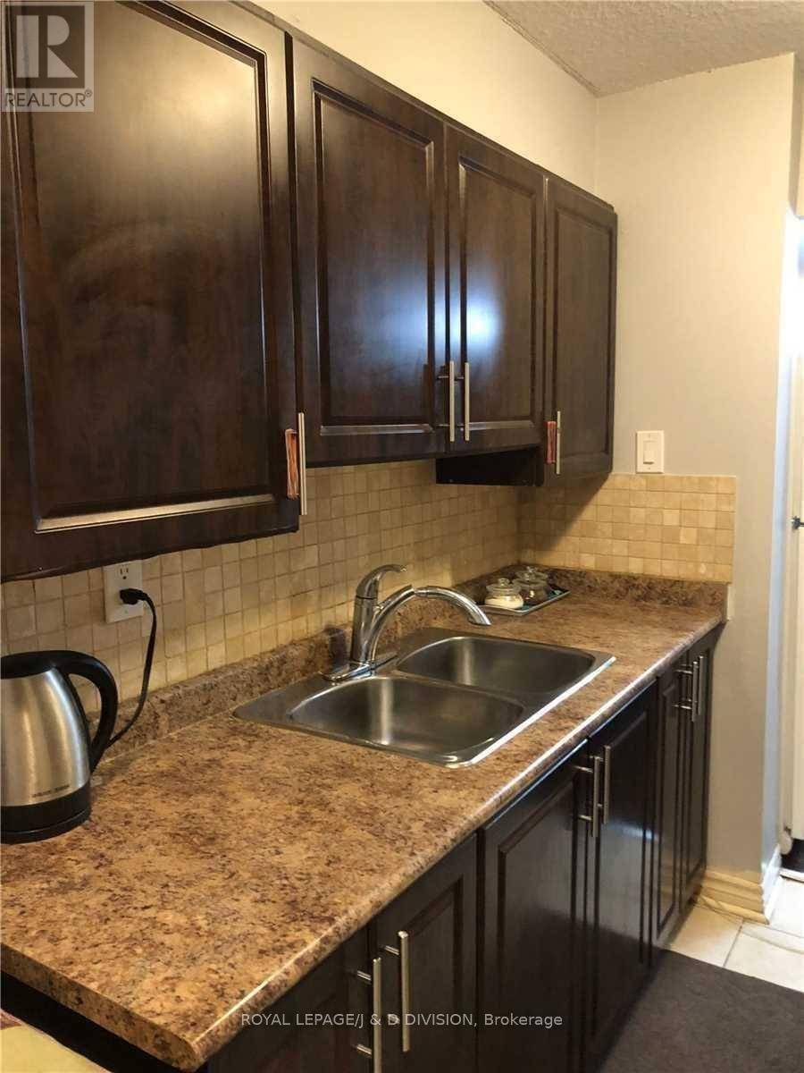 Toronto (black Creek), ON M3N2Y5,10 Tobermory DR #602