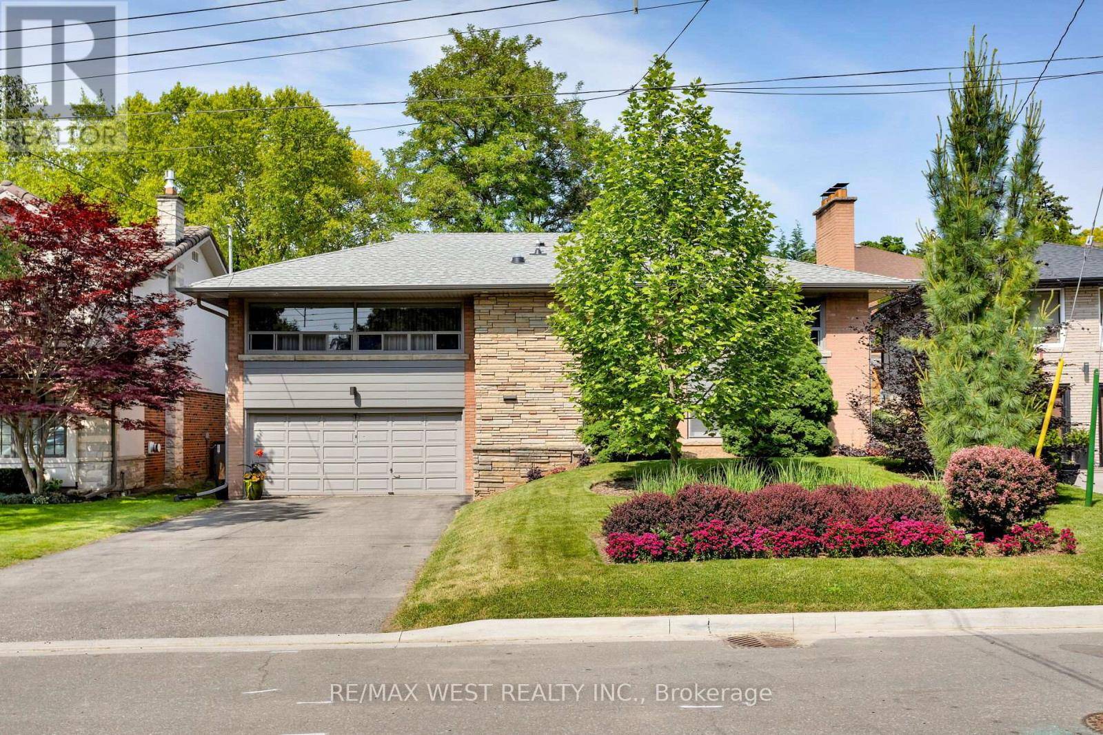 Toronto (stonegate-queensway), ON M8Z4A5,10 VANELLAN COURT