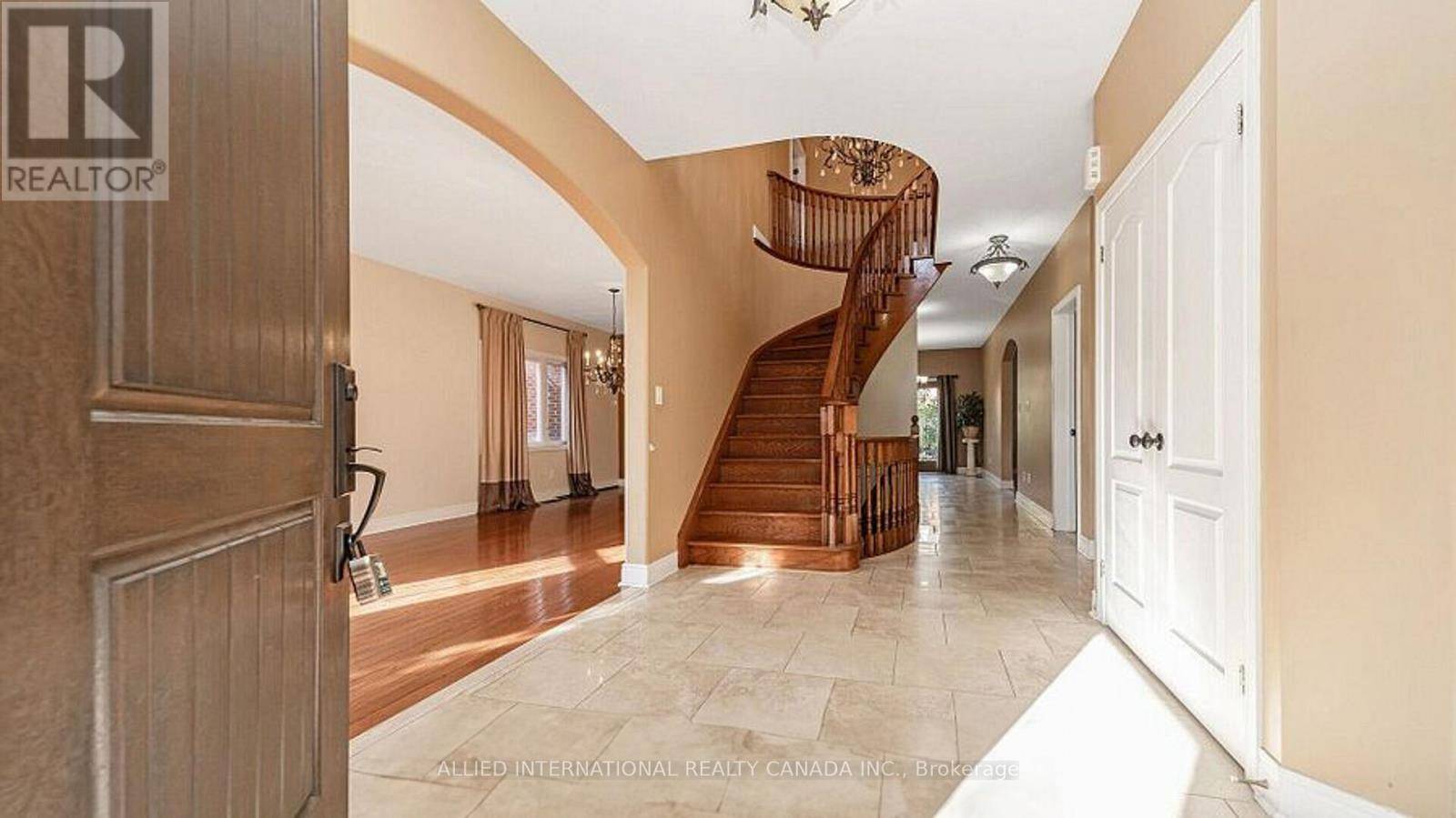 Brampton (vales Of Castlemore North), ON L6P1Y5,67 SAINT HUBERT DRIVE