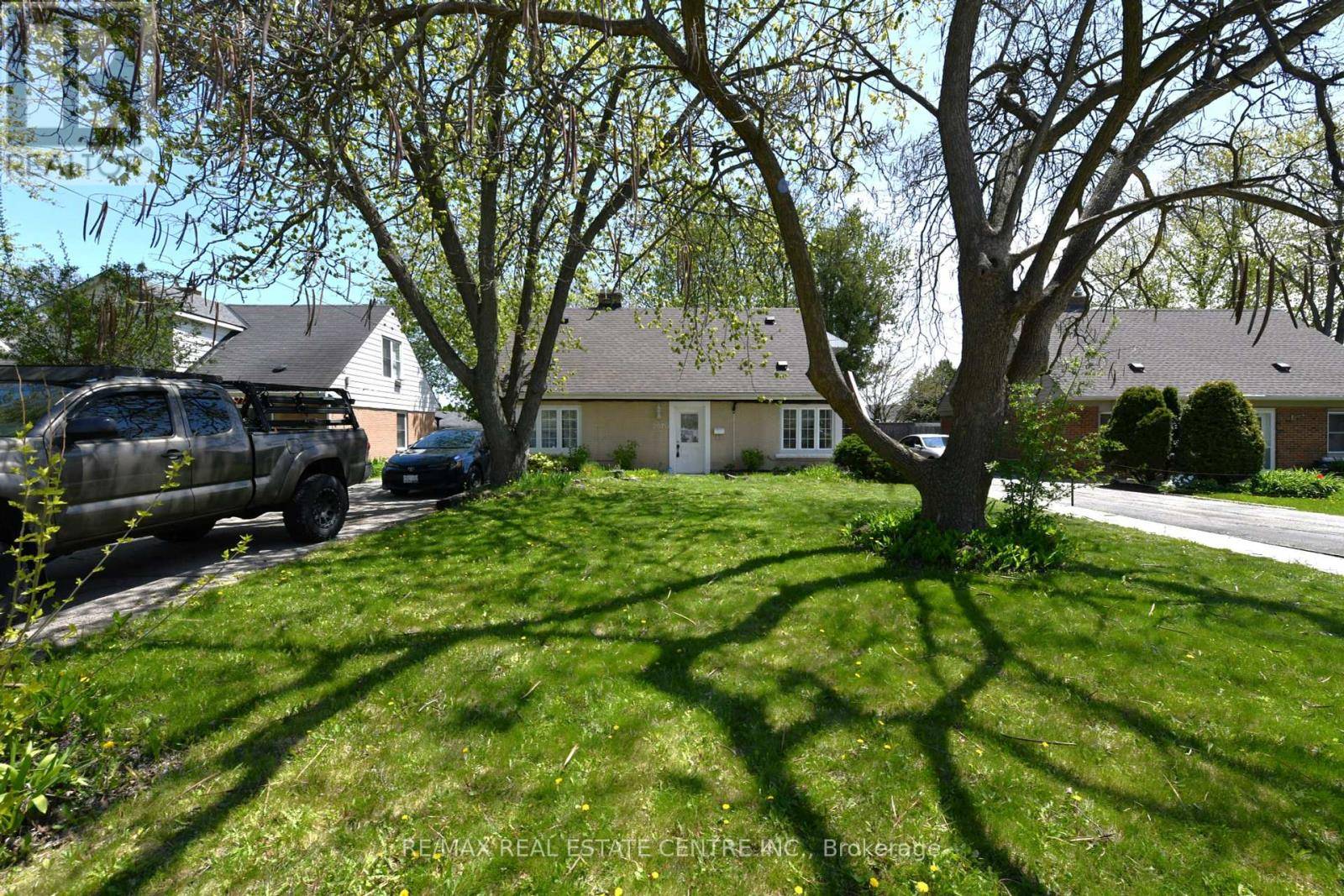 Burlington (freeman), ON L7R3T7,2070 CHURCHILL AVENUE