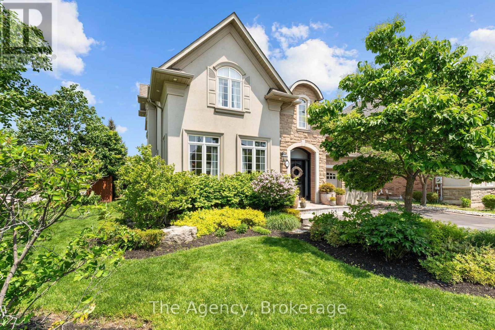 Oakville (br Bronte), ON L6L6W7,297 FRITILLARY STREET