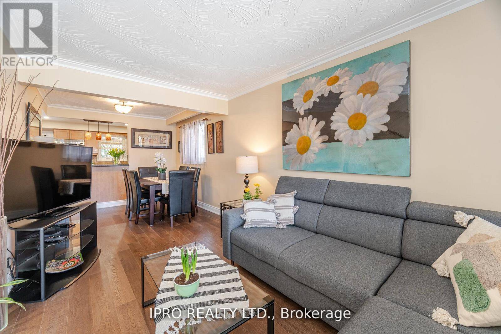 Toronto (runnymede-bloor West Village), ON M6S2L4,469 ST JOHNS ROAD