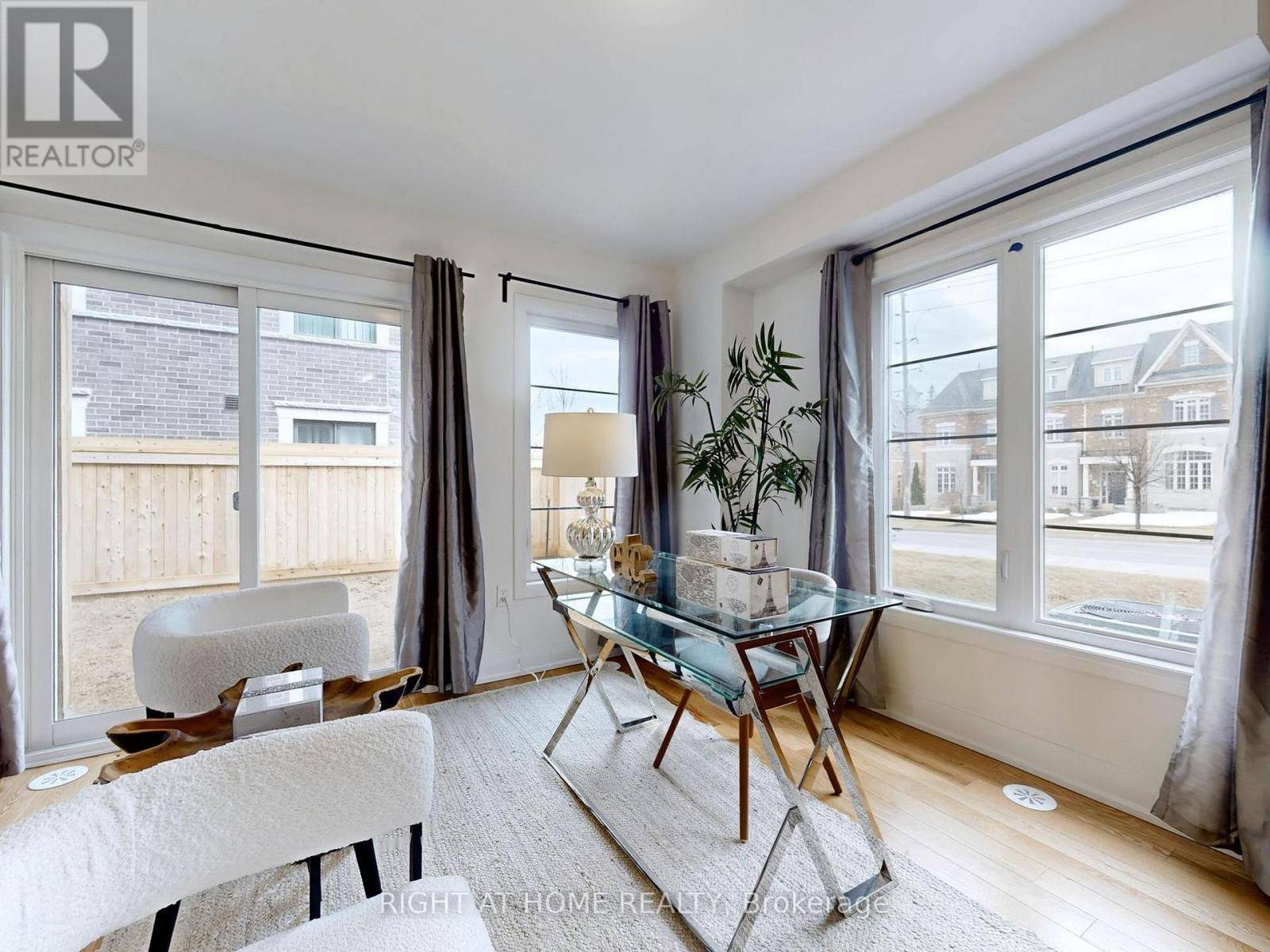 Mississauga (streetsville), ON L5M2S5,211 WYNDHAM STREET