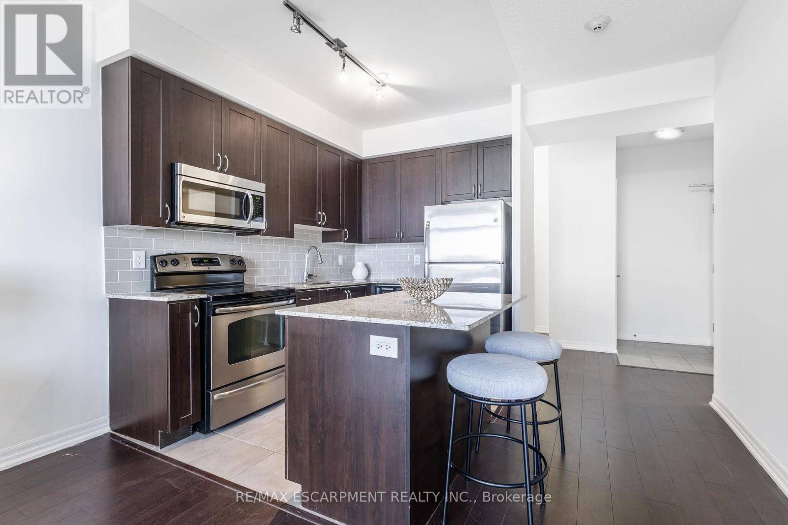 Burlington (uptown), ON L7L0E4,1940 IRONSTONE DR #311