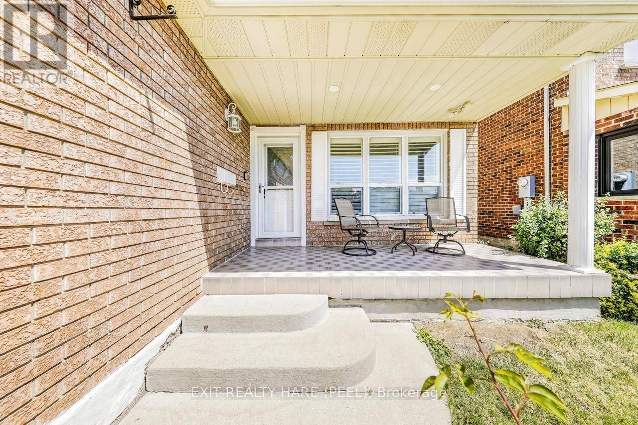 Brampton (brampton West), ON L6X2V3,212 VODDEN STREET W