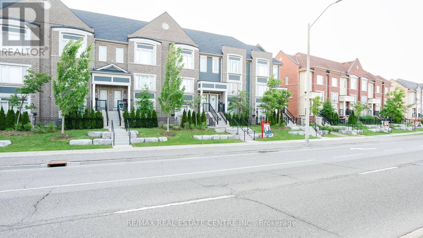 Brampton (sandringham-wellington), ON L6R3Y7,250 Sunny Meadow BLVD #77