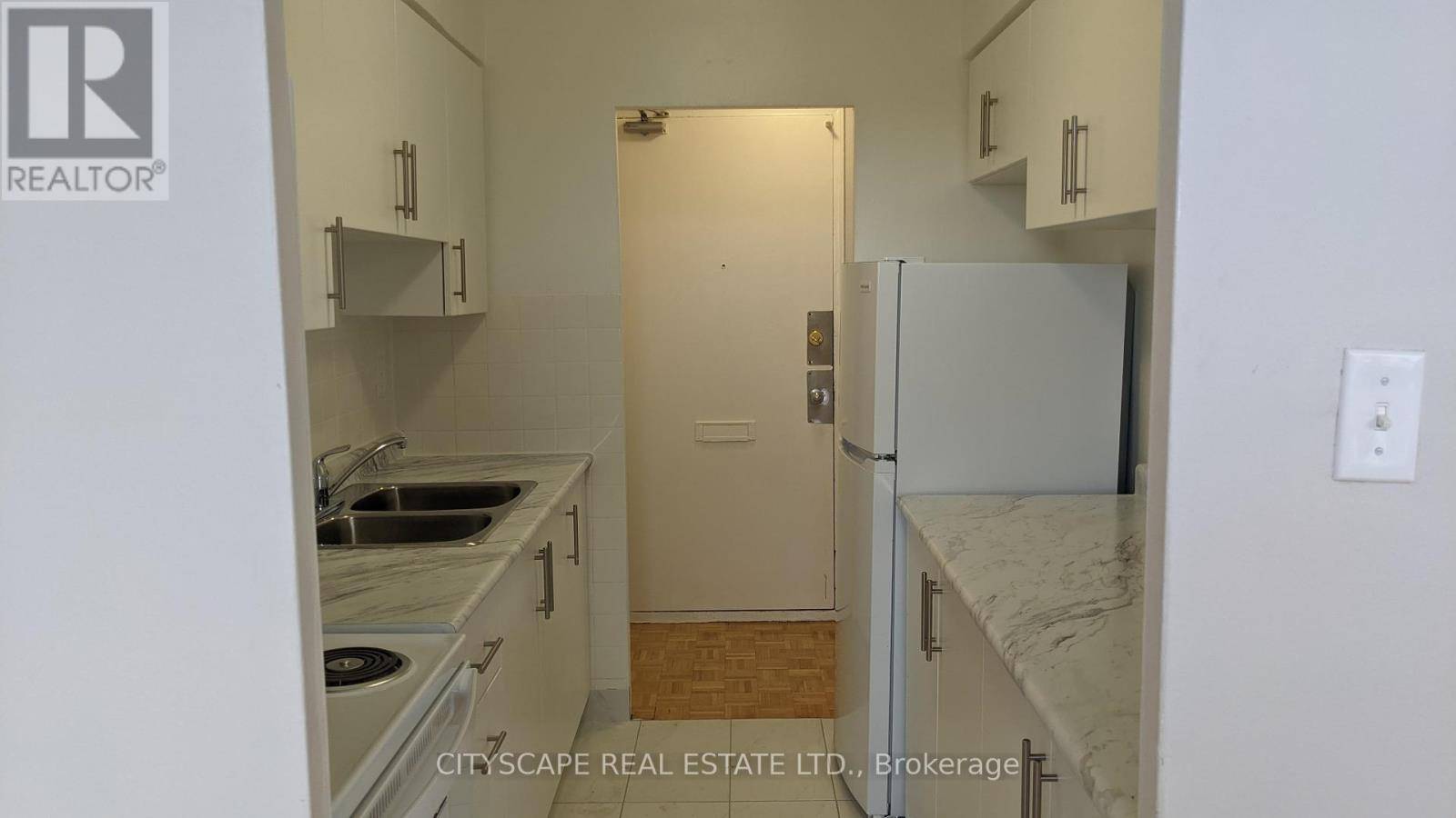 Toronto (maple Leaf), ON M6L1B2,1440 Lawrence AVE West #506