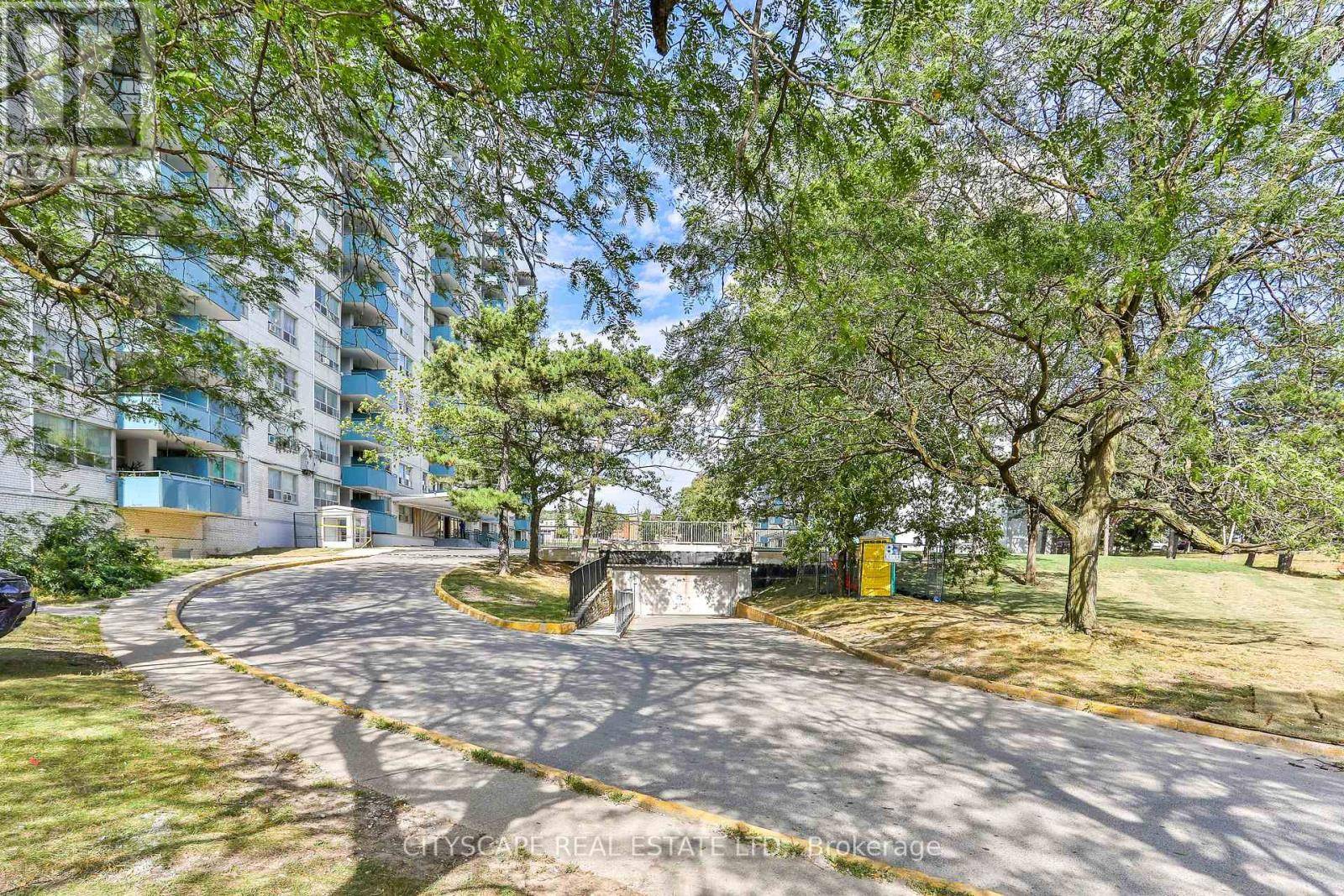 Toronto (maple Leaf), ON M6L1B2,1440 Lawrence AVE West #1106