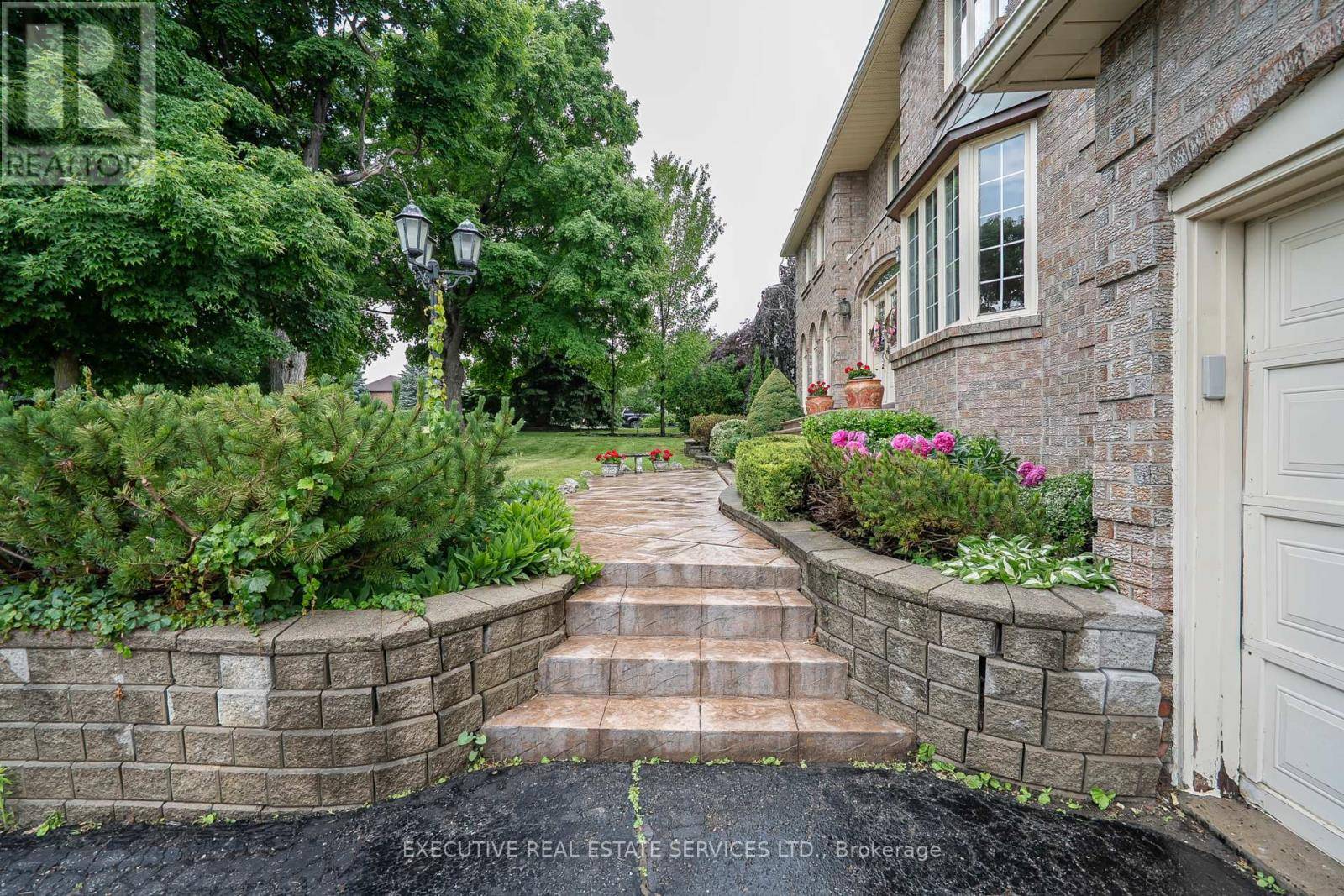 Brampton (heart Lake East), ON L6Z0C2,503 CONSERVATION DRIVE