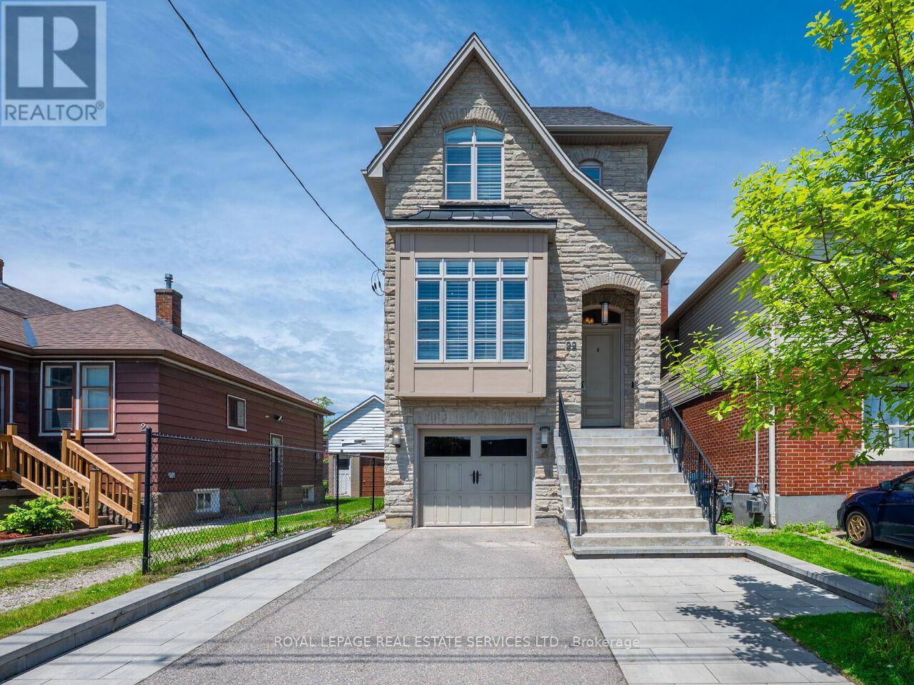 Toronto (mimico), ON M8Y1A5,22 PORTLAND STREET