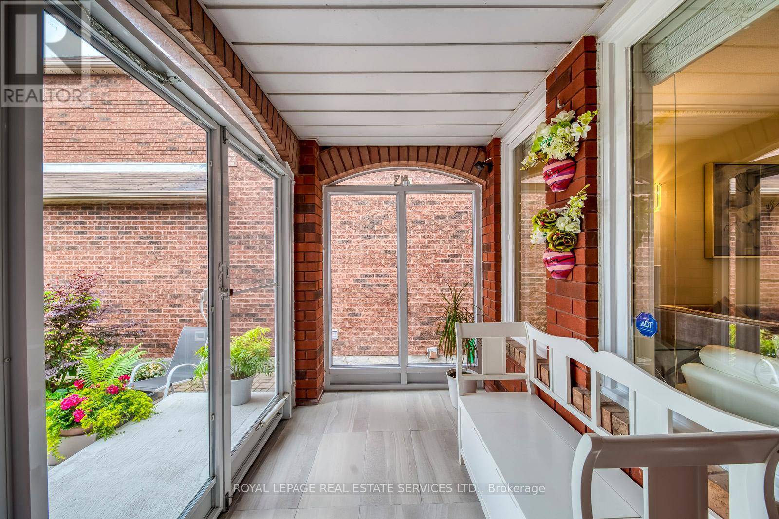 Mississauga (east Credit), ON L5V1P4,1069 WINDSOR HILL BOULEVARD