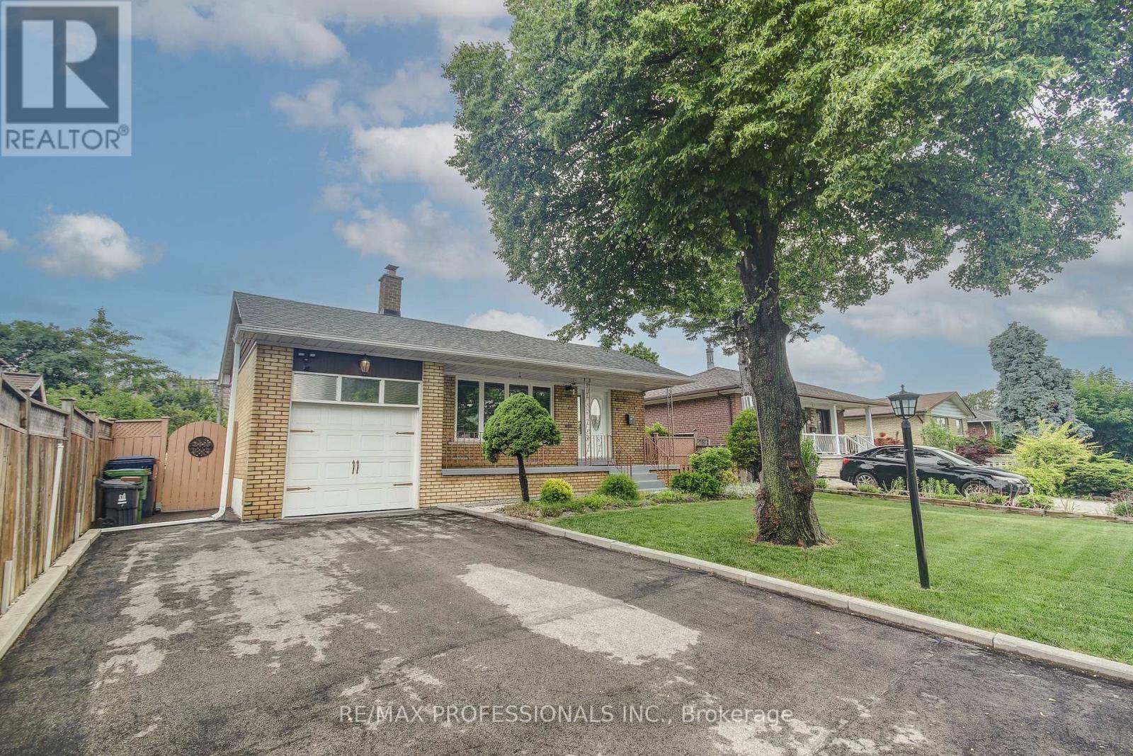 Toronto (eringate-centennial-west Deane), ON M9C3X3,28 SUMMERFIELD CRESCENT