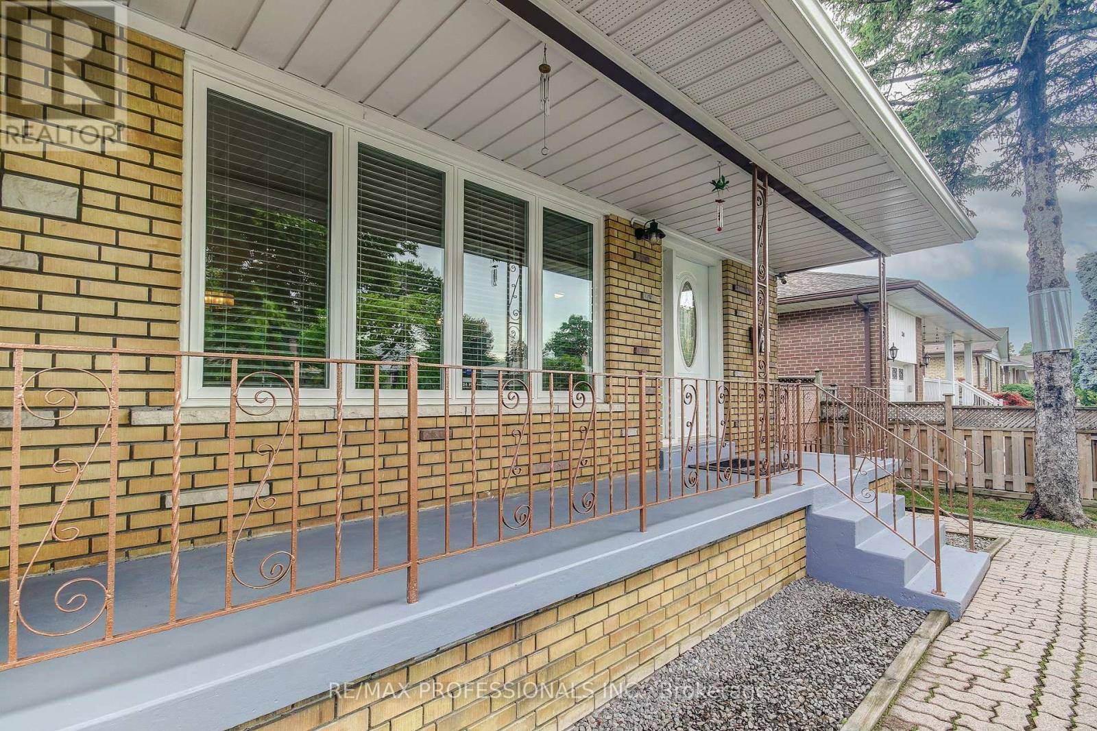 Toronto (eringate-centennial-west Deane), ON M9C3X3,28 SUMMERFIELD CRESCENT