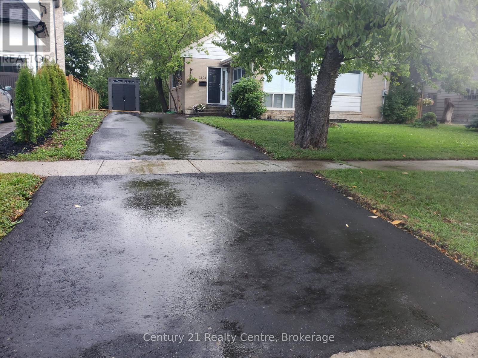 Oakville (cp College Park), ON L6H1V6,1491 PEMBROKE DRIVE