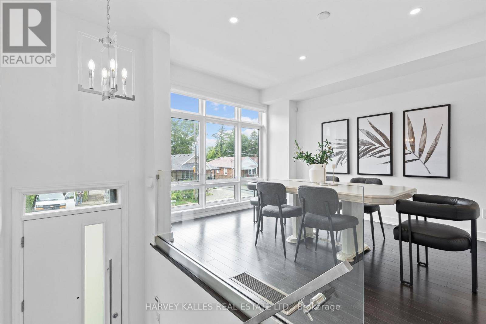 Toronto (caledonia-fairbank), ON M6E4M3,609A HARVIE AVENUE