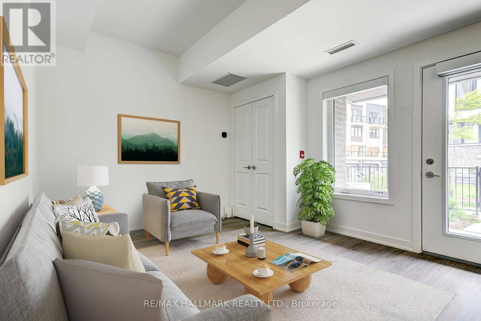 Toronto (downsview-roding-cfb), ON M3K0E3,155 Downsview Park BLVD #101
