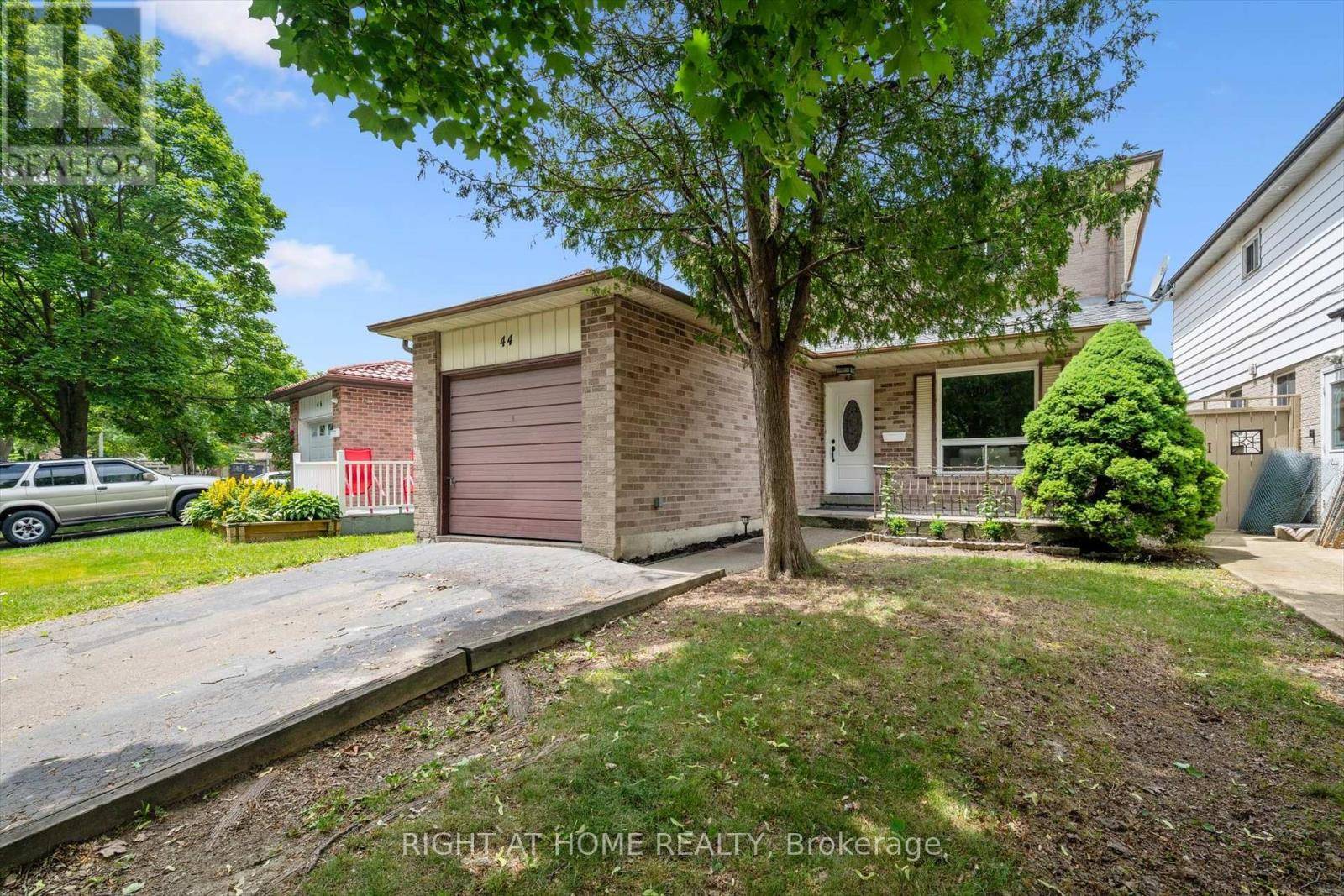 Toronto (west Humber-clairville), ON M9W6C3,44 AUTUMN GLEN CIRCLE