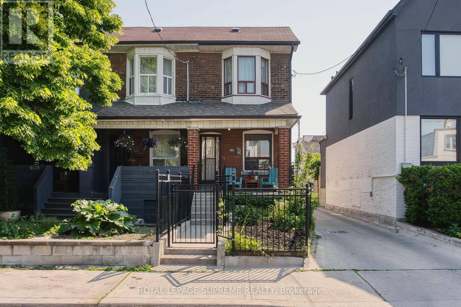 Toronto (dovercourt-wallace Emerson-junction), ON M6H3T7,191 EMERSON AVENUE
