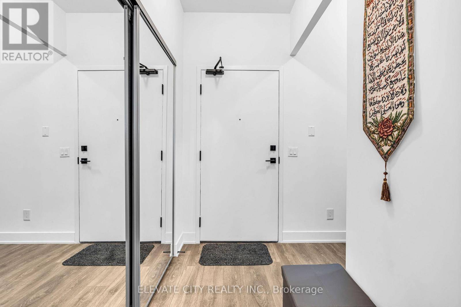 Oakville (ro River Oaks), ON L6H3R9,2489 Taunton RD #219