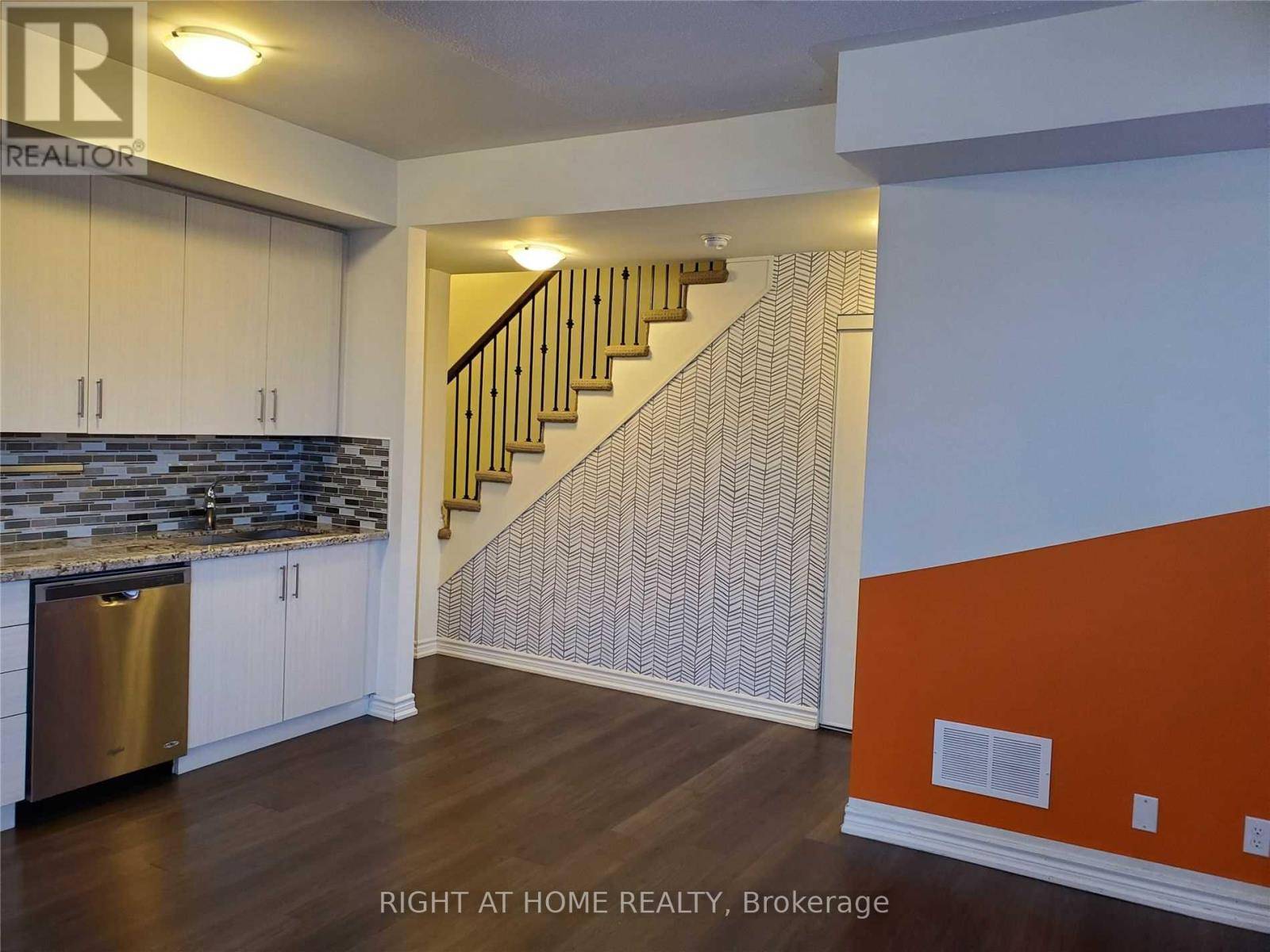 Toronto (long Branch), ON M8W1P5,145 Long Branch AVE #19