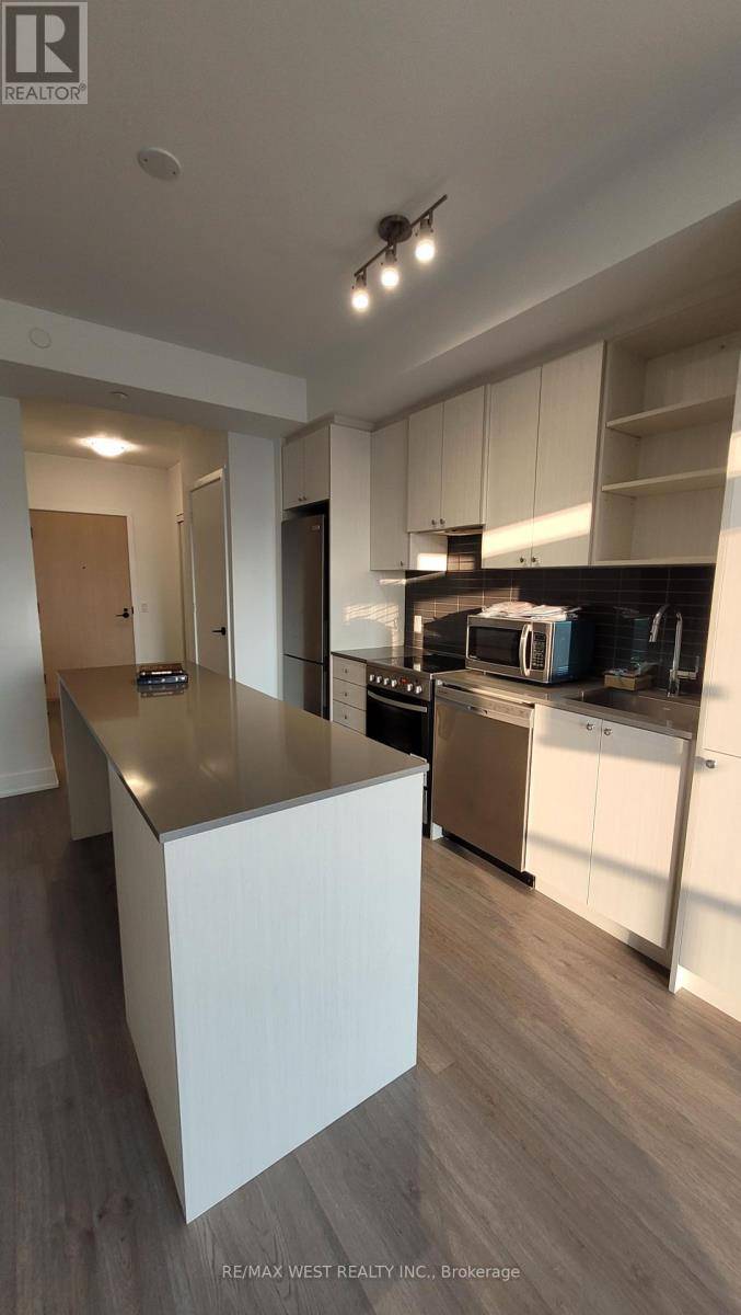 Toronto (downsview-roding-cfb), ON M3K0C9,50 George Butchart DR #720