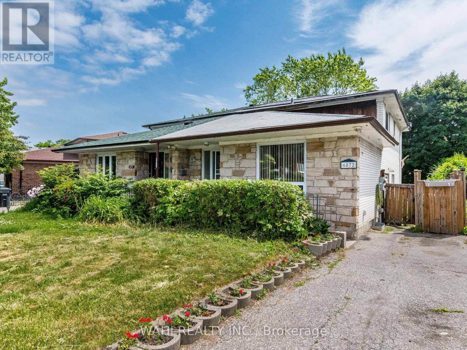 Mississauga (malton), ON L4T2W5,6872 DARCEL AVENUE