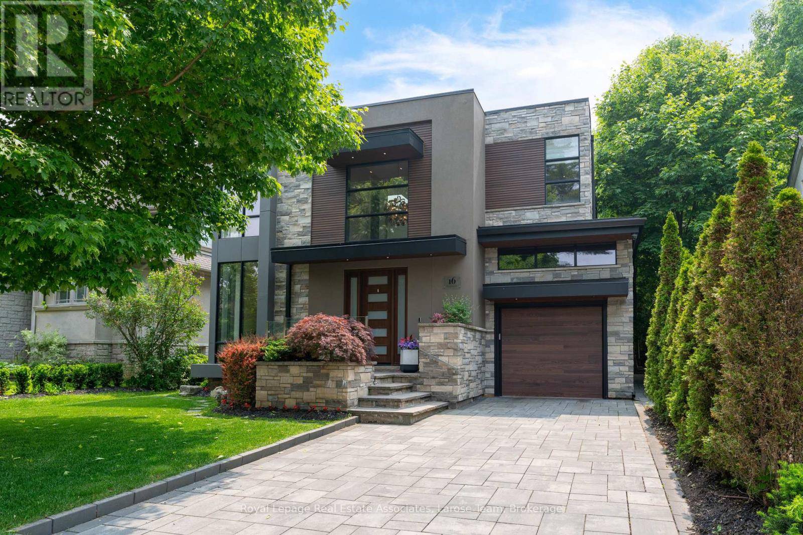 Mississauga (port Credit), ON L5H2R6,16 MAPLE AVENUE S