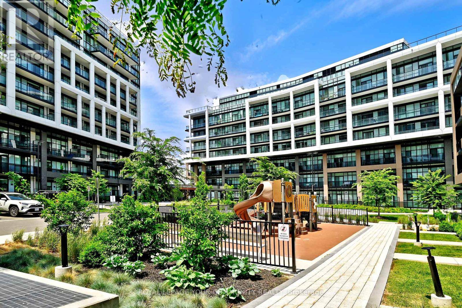 Toronto (downsview-roding-cfb), ON M3K0C9,50 George Butchart DR #824