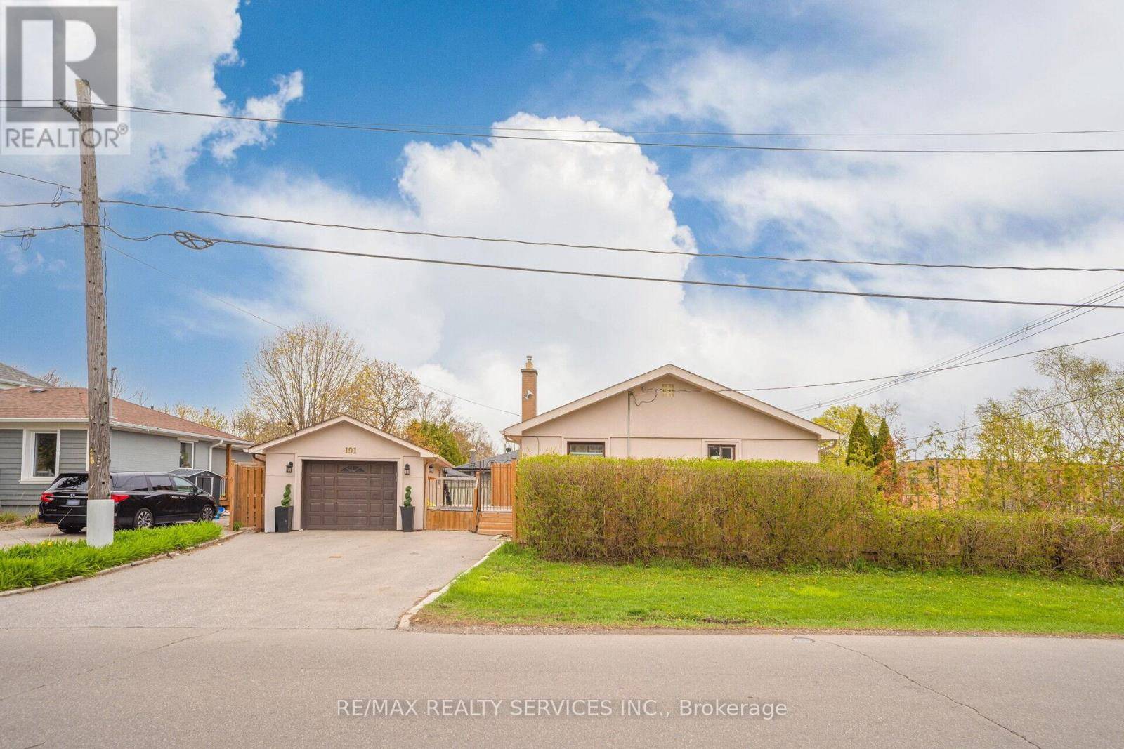 Oakville (co Central), ON L6K1N4,191 DEANE AVENUE