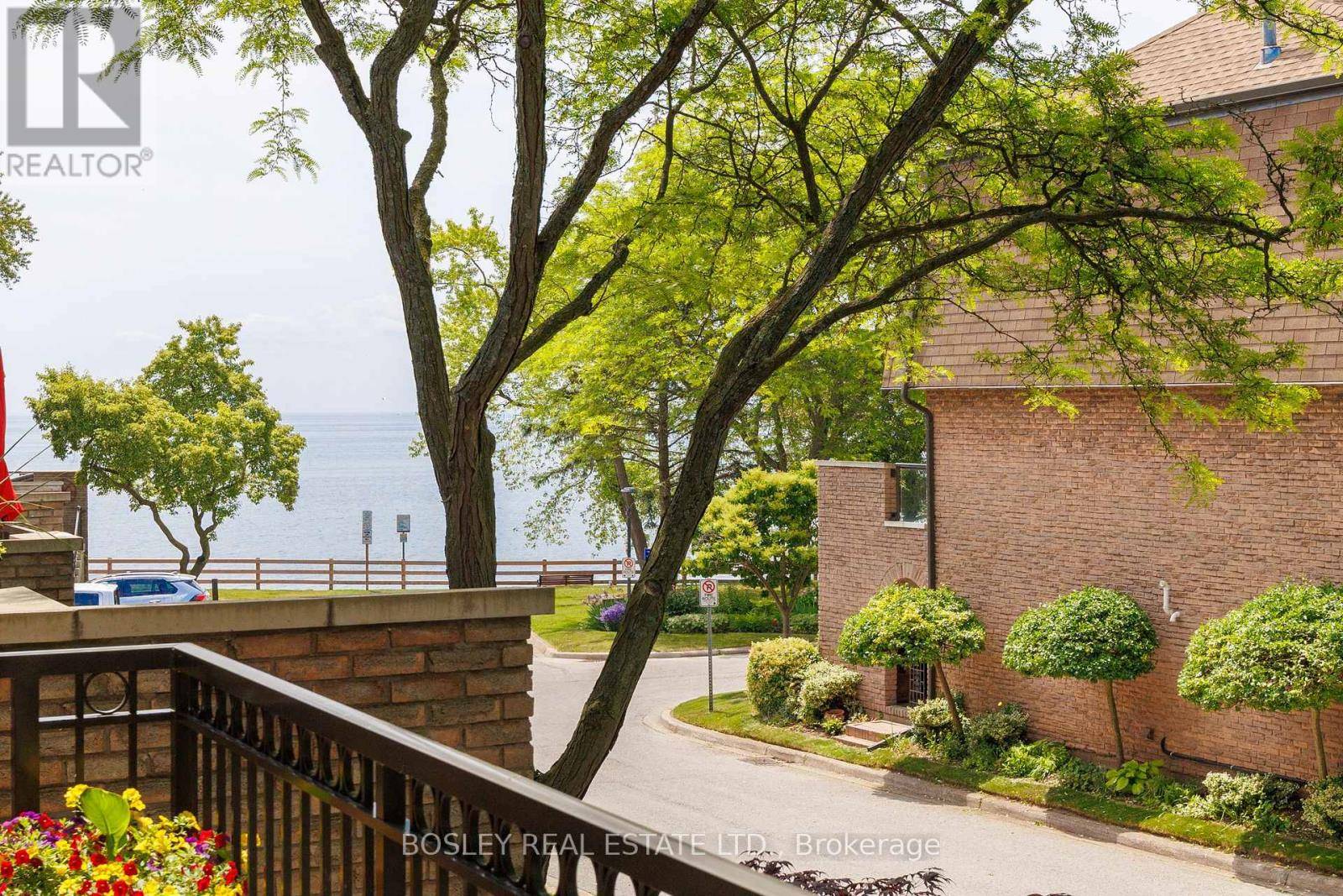 Oakville (br Bronte), ON L6L1B7,2098 Marine DR West #3