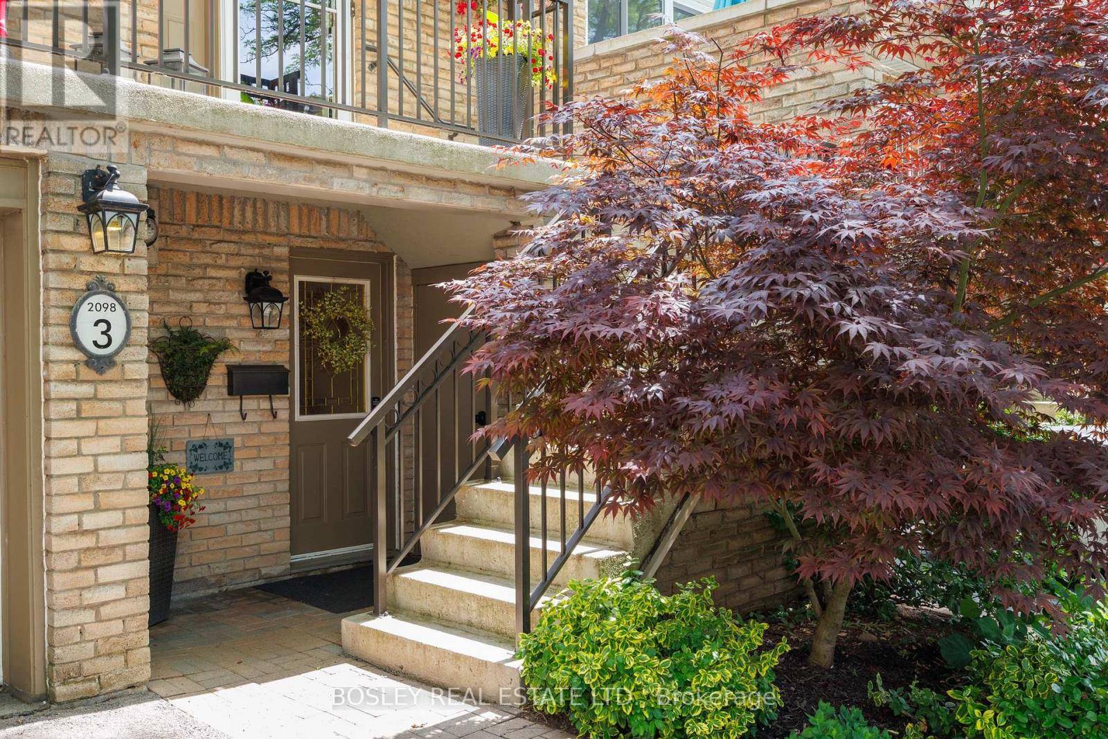 Oakville (br Bronte), ON L6L1B7,2098 Marine DR West #3