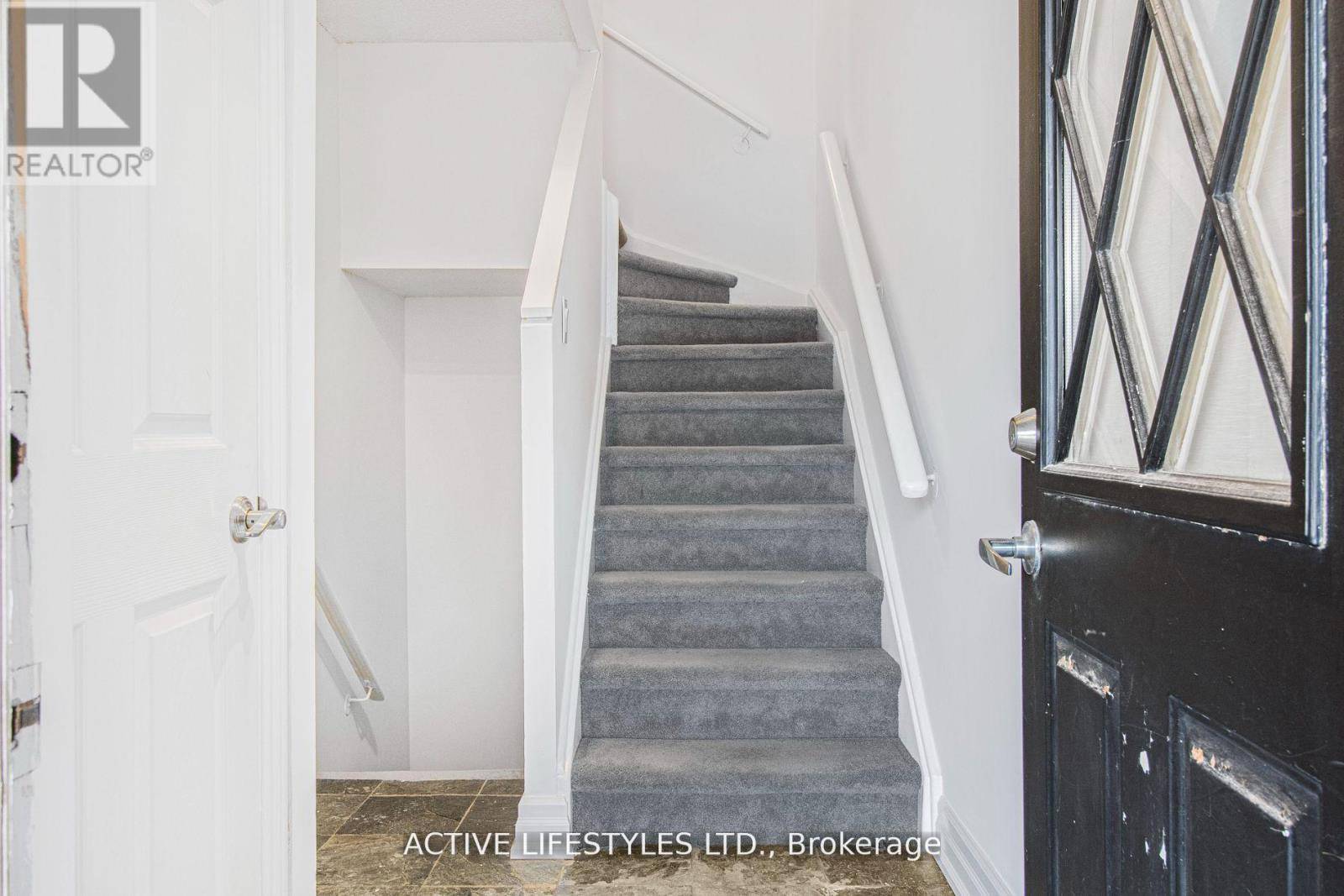 Mississauga (erindale), ON L5C3Z5,1000 Cedarglen Gate #504