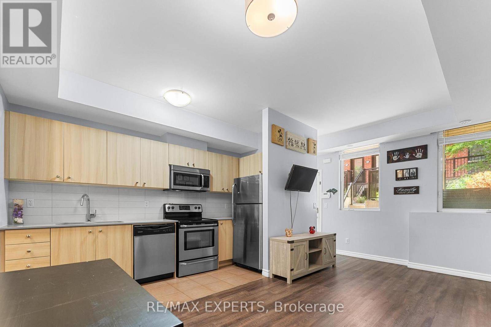 Toronto (downsview-roding-cfb), ON M3K1E6,871 Wilson AVE #6