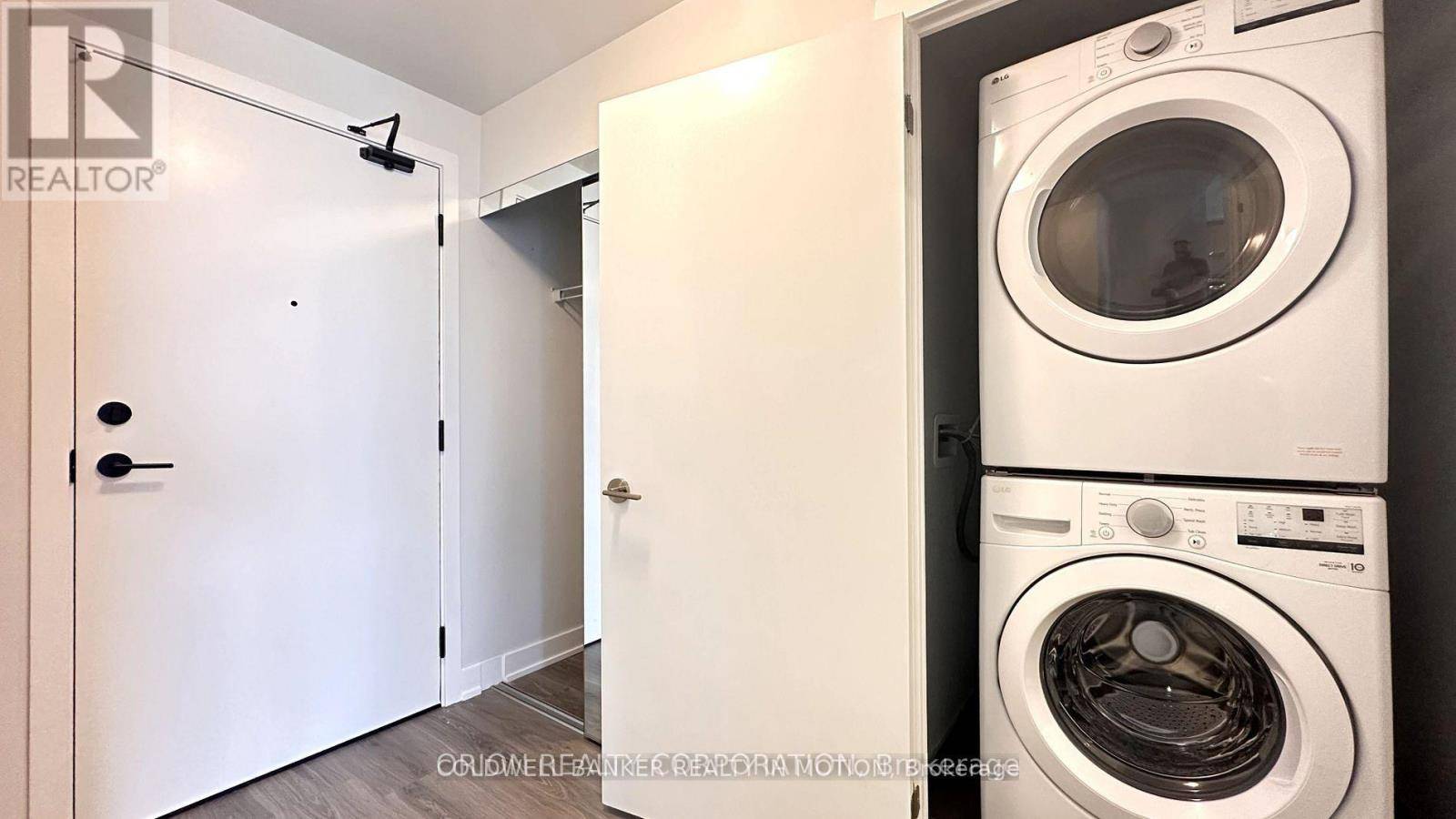 Mississauga (city Centre), ON L5B0L6,430 Square One DR #3109