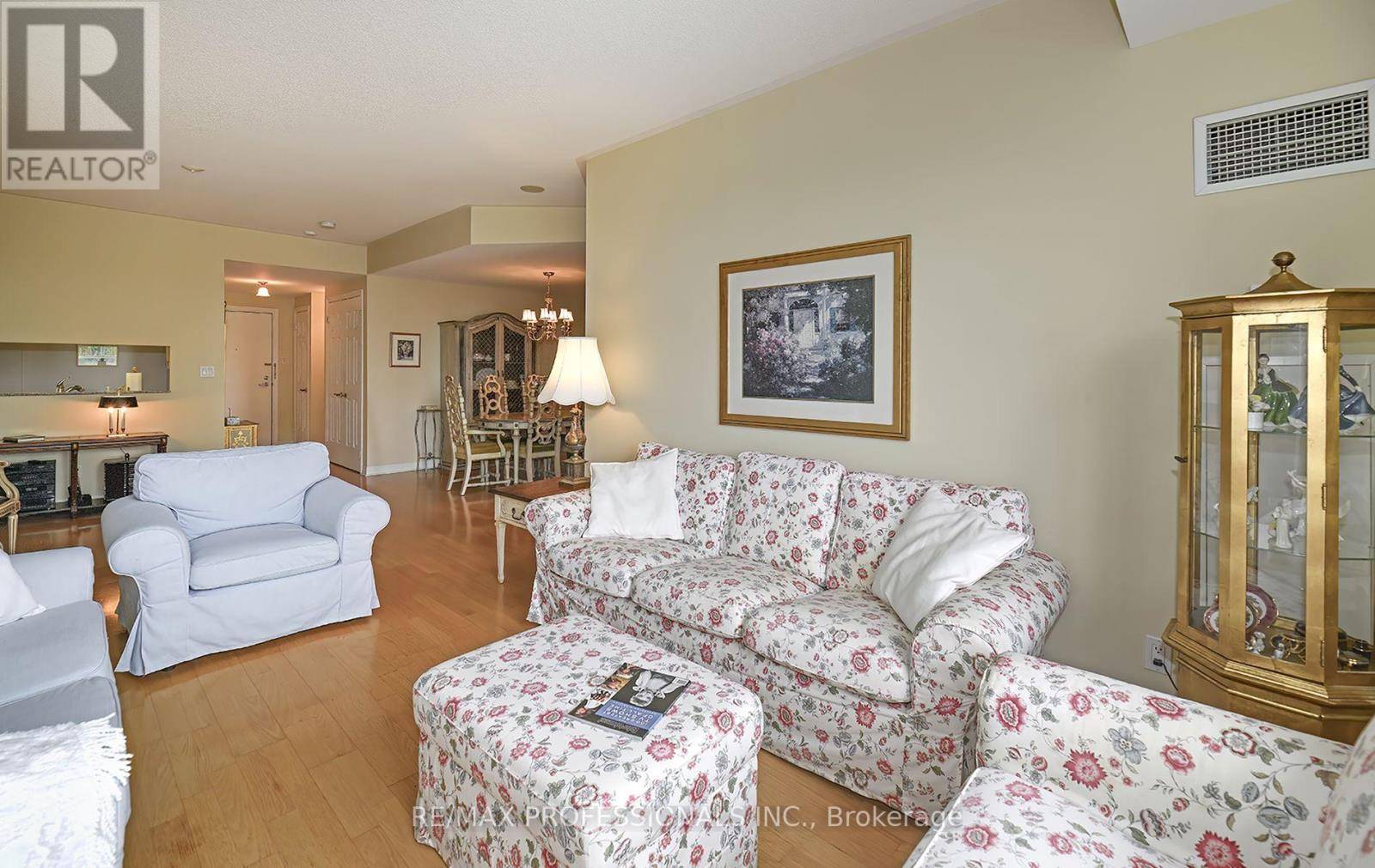 Toronto (stonegate-queensway), ON M8X1C9,3085 Bloor ST West #504