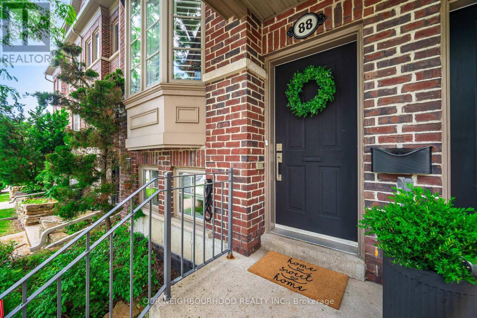 Toronto (mimico), ON M8Y2Y2,88 MILTON STREET